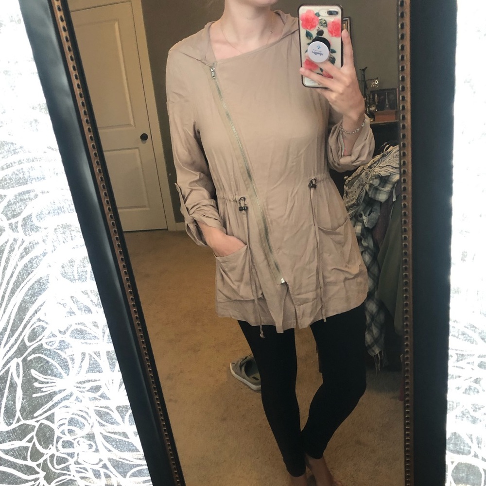Lightweight jacket - Picture 2 of 8